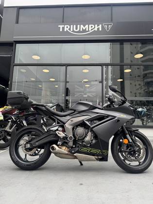 TRIUMPH DAYTONA 660 